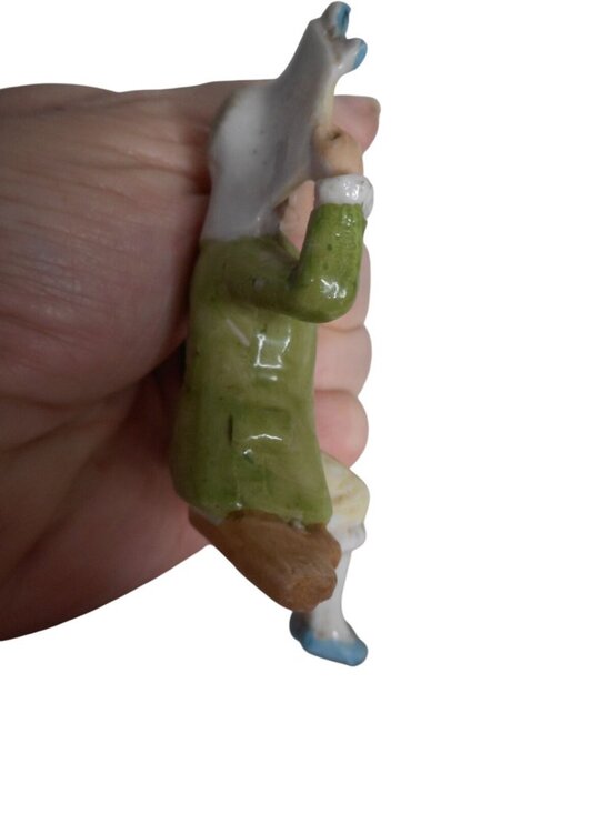 Porcelain Painted shelf sitter Victorian girl on swing - Picture 4 of 7